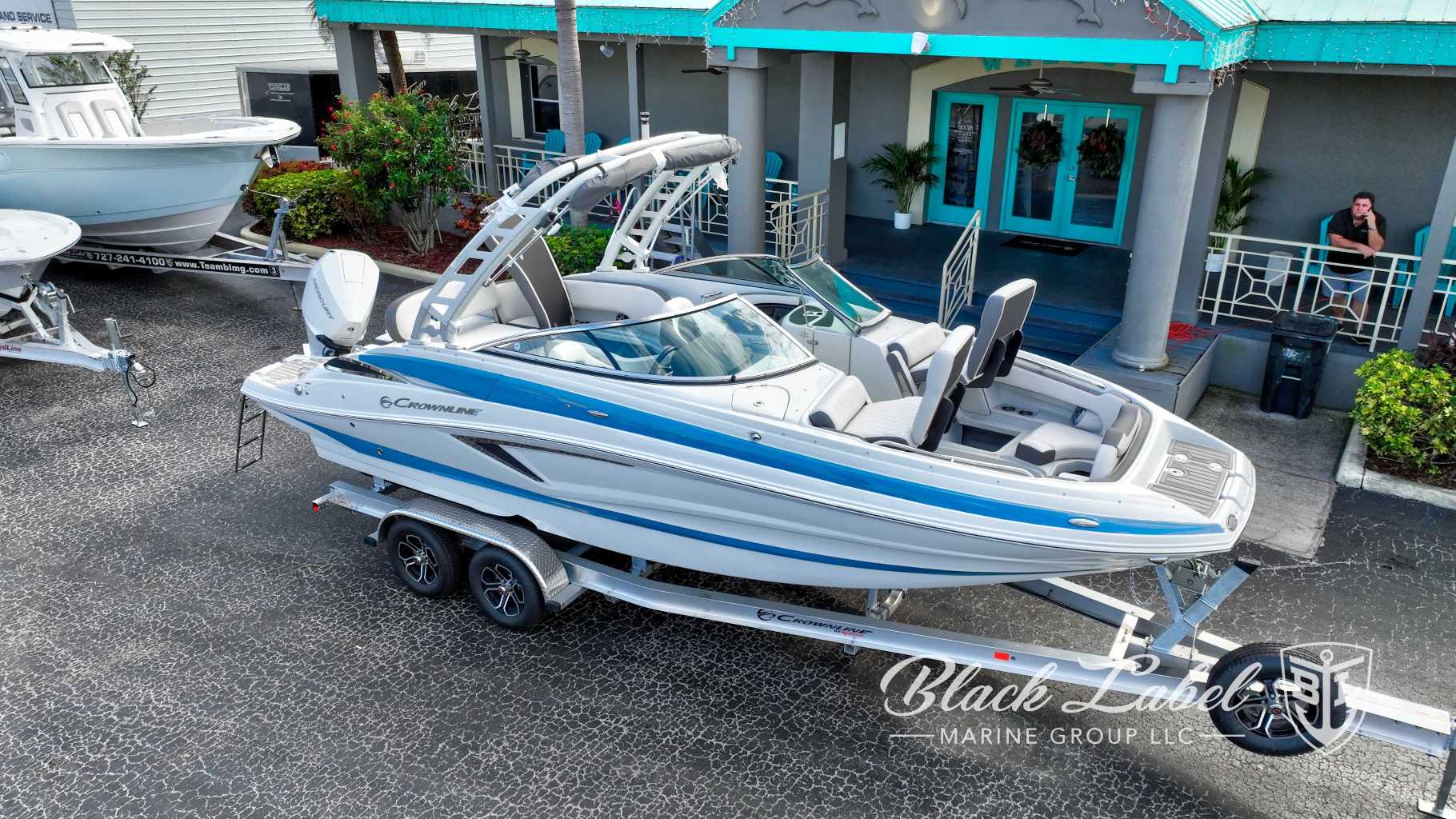 Crownline E260 XS: Luxury, Performance, and Versatility on the Water